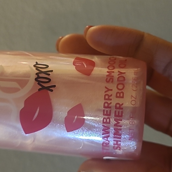 Juicy Couture Pink Strawberry Shimmer Body Oil - 8oz - Picture 2 of 7